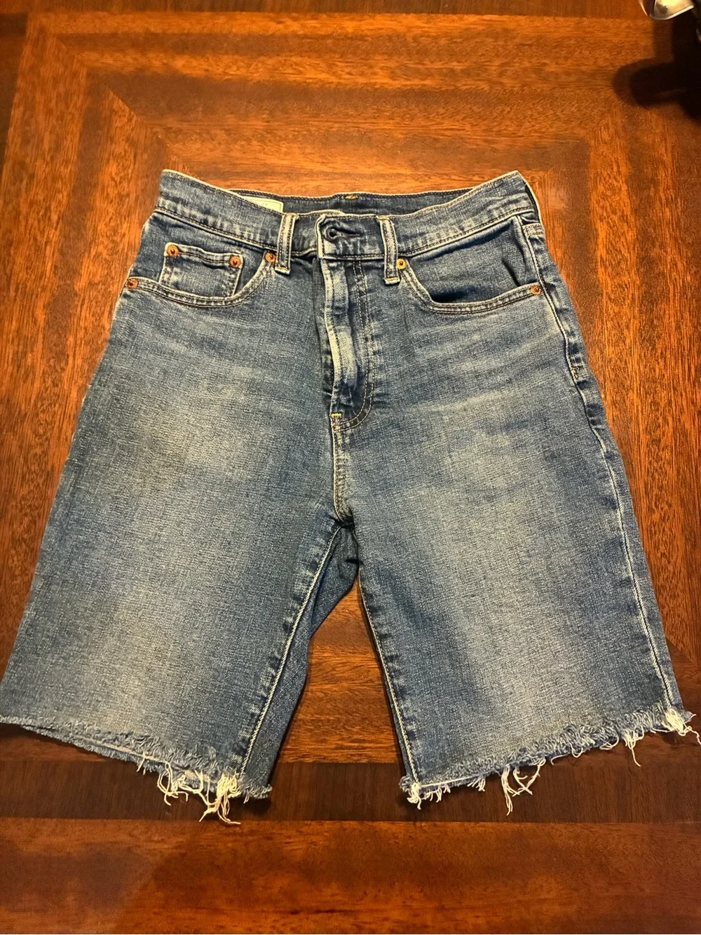 GAP High-Rise Bermuda Short in Dark Blue Denim